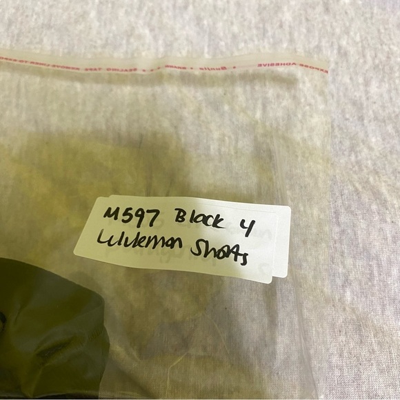 Lululemon Run: Bright At Night Short Sz 4 Black - Picture 14 of 14